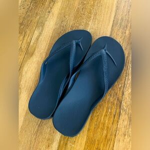 Archies flip flops size 7